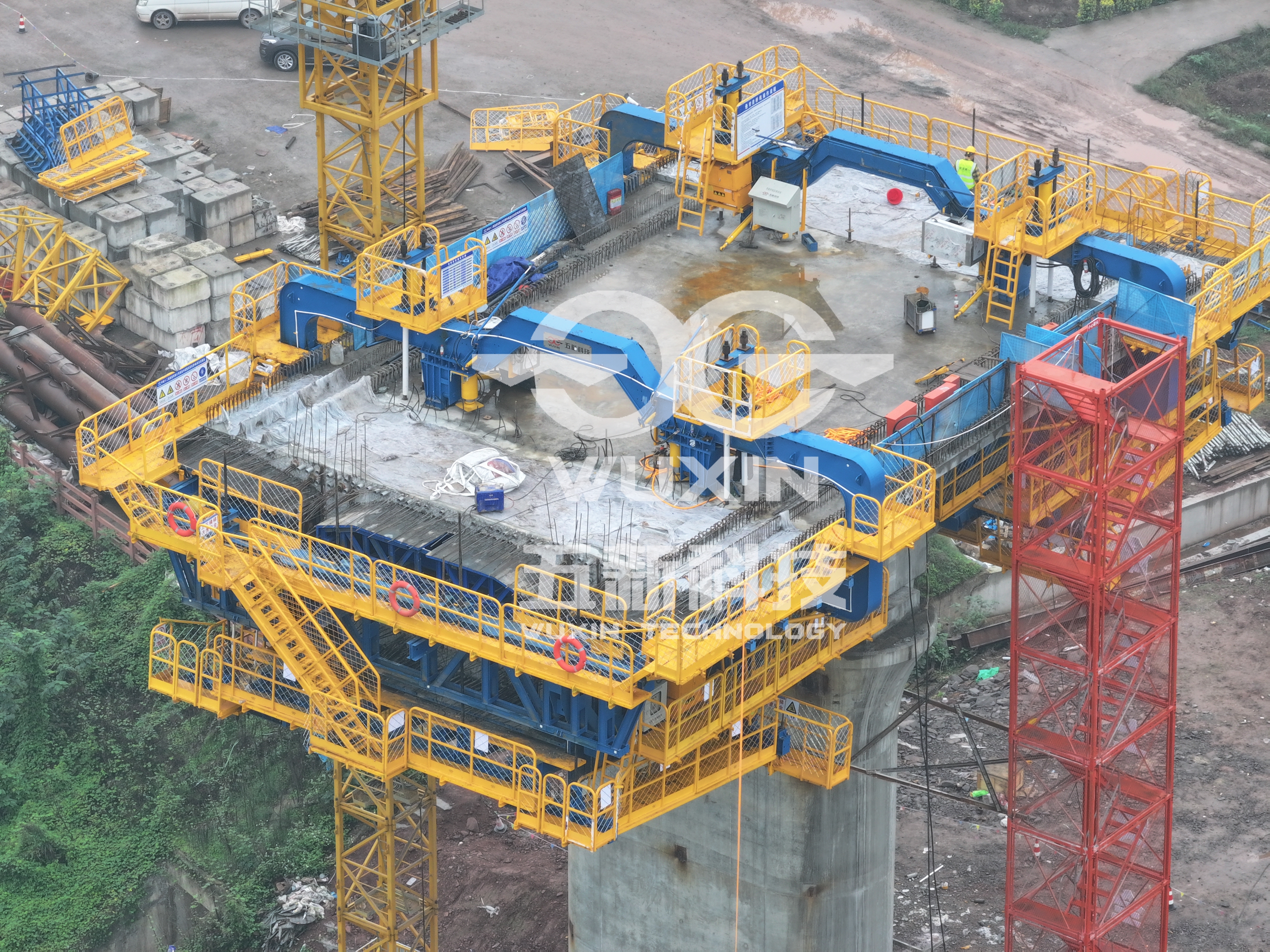 智能懸臂造橋機 — （中鐵十二局-成渝中線重慶段梁灘河雙線特大橋）3.jpg