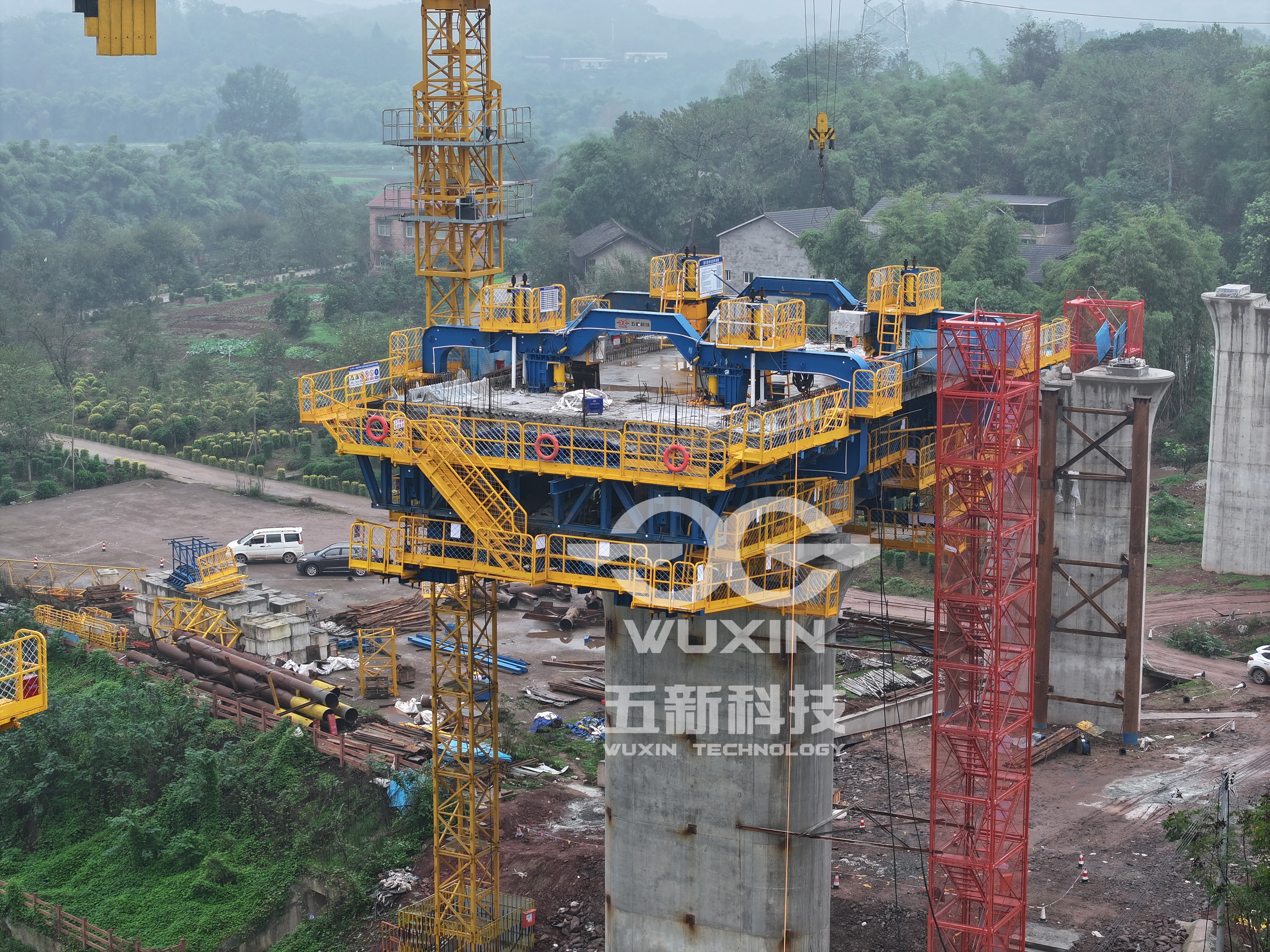 智能懸臂造橋機 — （中鐵十二局-成渝中線重慶段梁灘河雙線特大橋）6.jpg