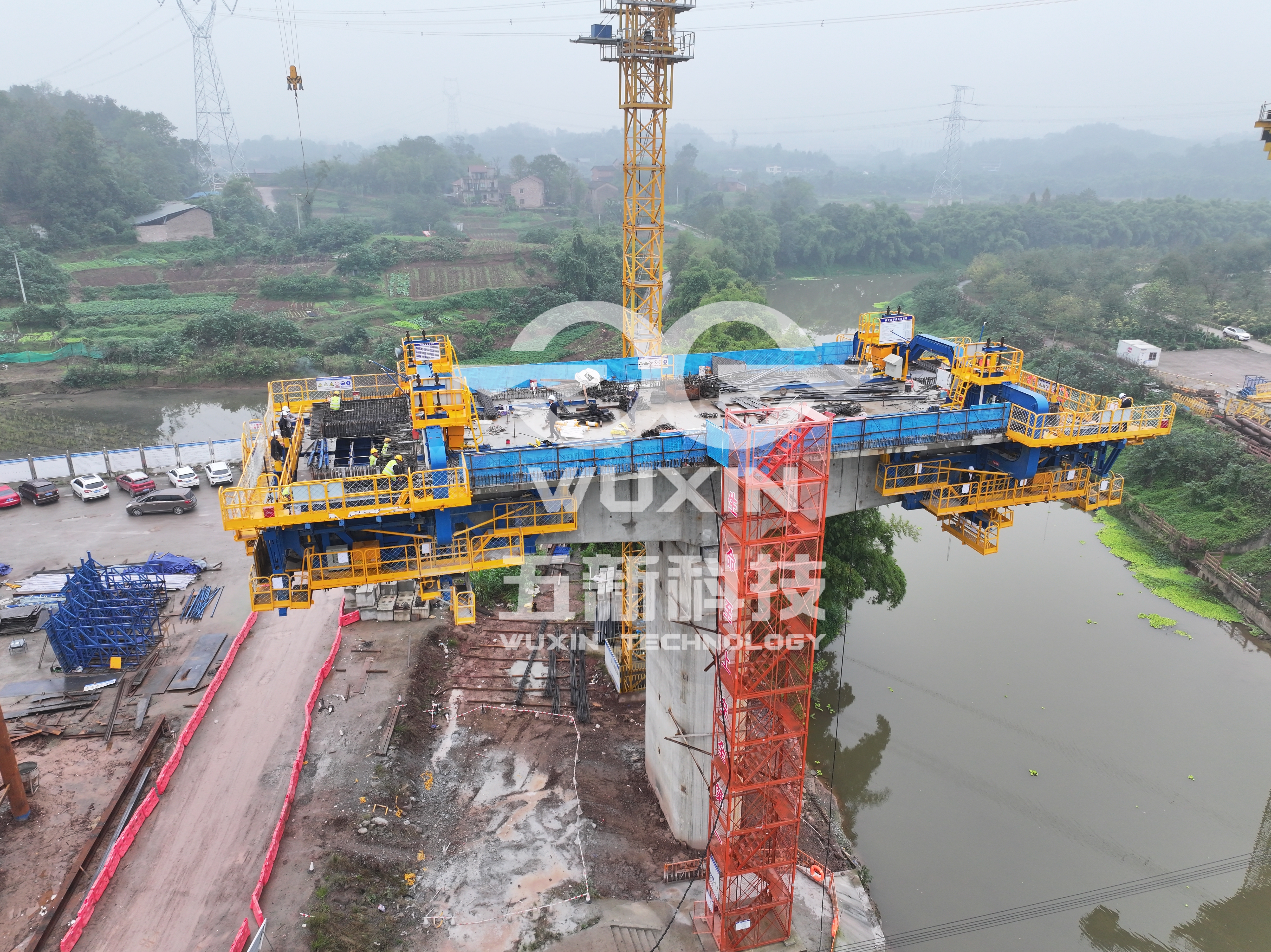 智能懸臂造橋機 — （中鐵十二局-成渝中線重慶段梁灘河雙線特大橋）5.jpg