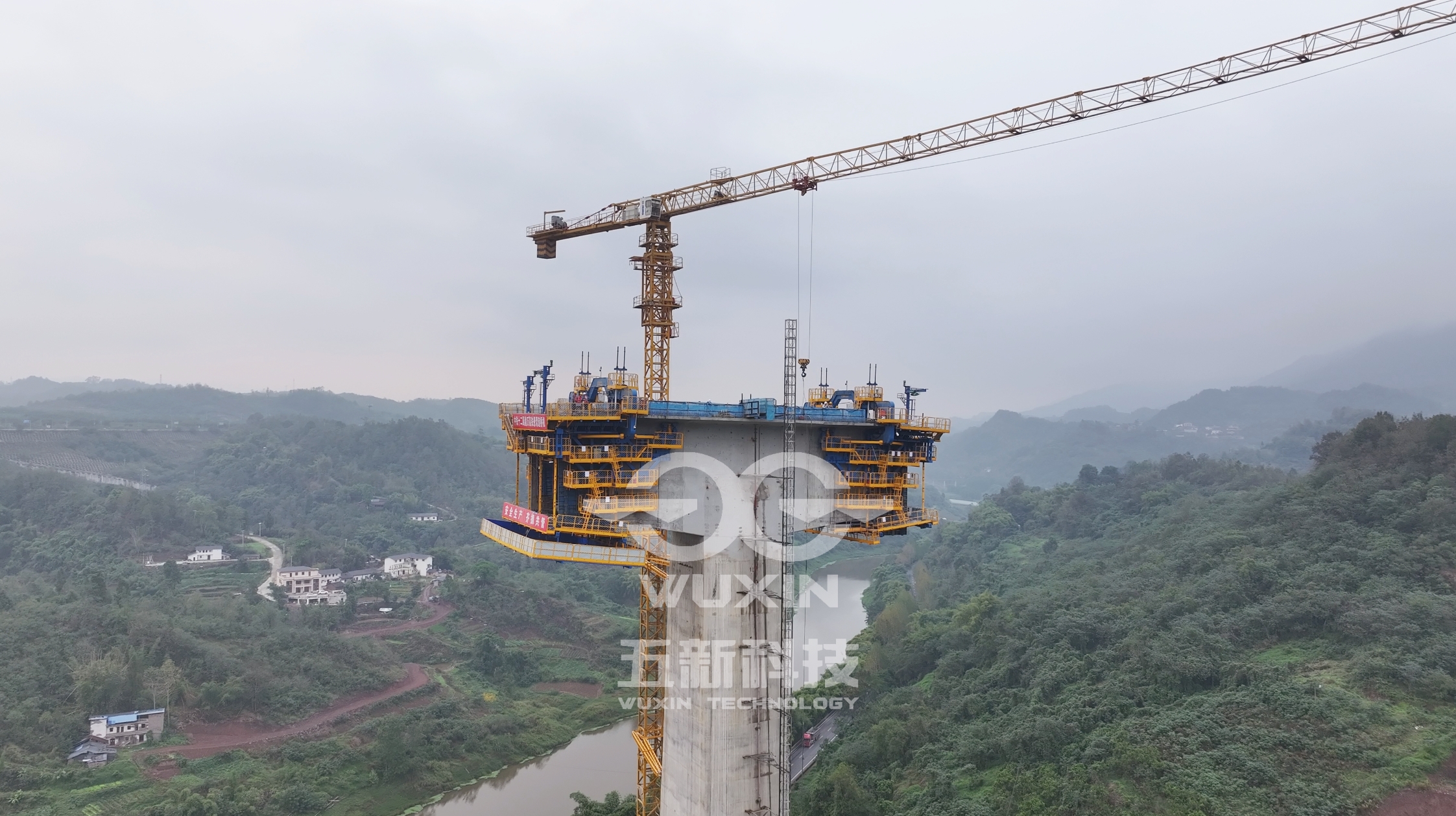 智能懸臂造橋機 — （中鐵十二局-渝萬高鐵）7.jpg