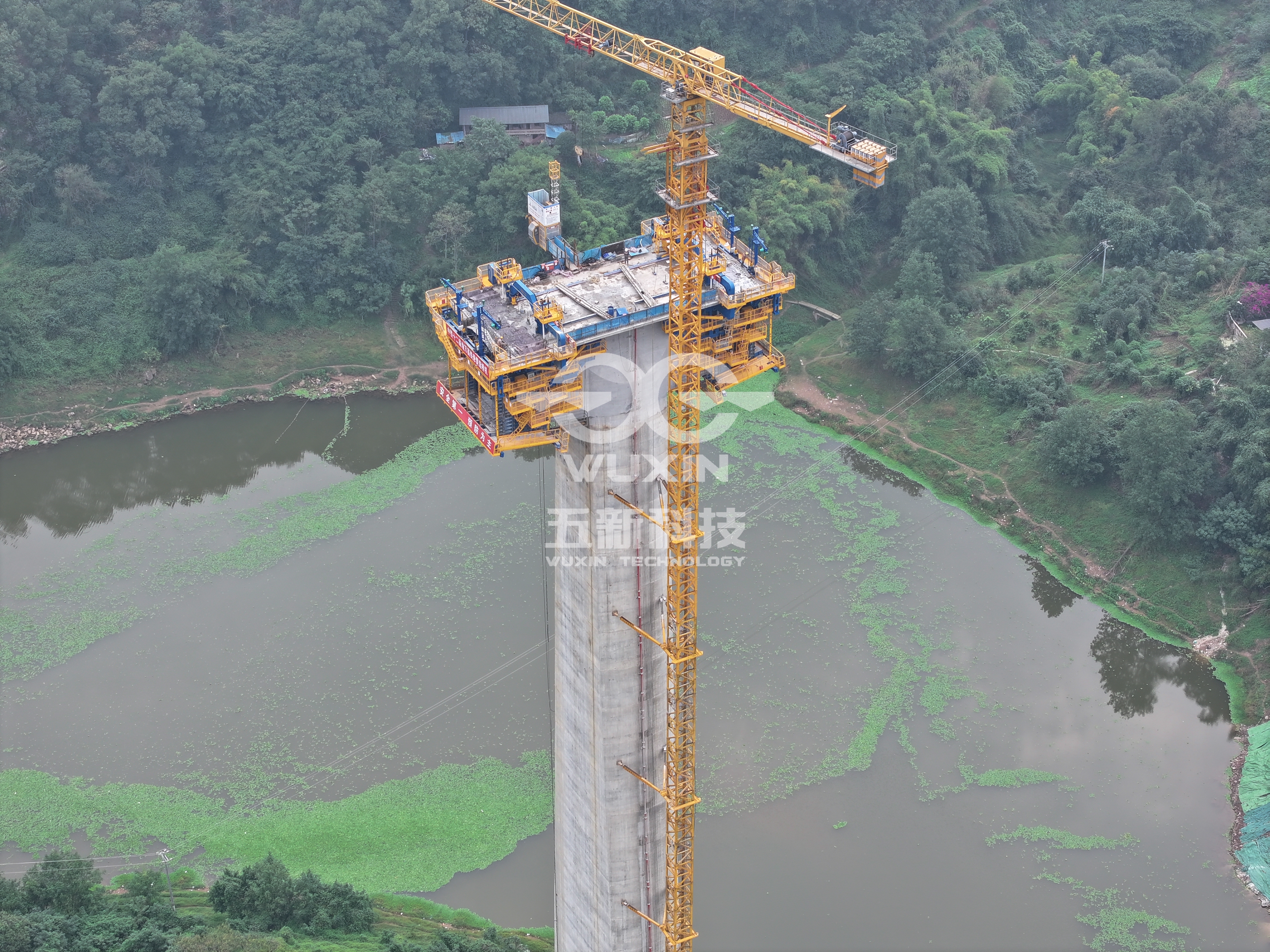 智能懸臂造橋機 — （中鐵十二局-渝萬高鐵）2.jpg