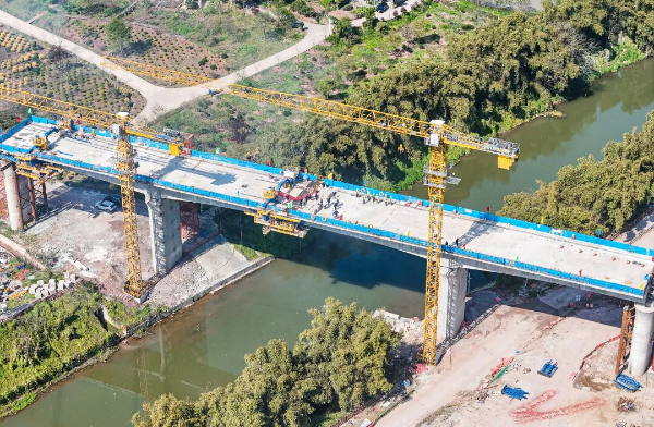 成渝中線梁灘河與黃家嘴雙橋合龍后轉戰漳汕高鐵：五新造橋機高周轉率贏得廣泛贊譽！